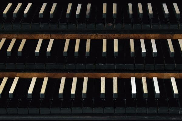 ORGAN CONSOLE IN THE MINORITE CHURCH, BONN