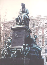 Zumbusch-Denkmal von rechts